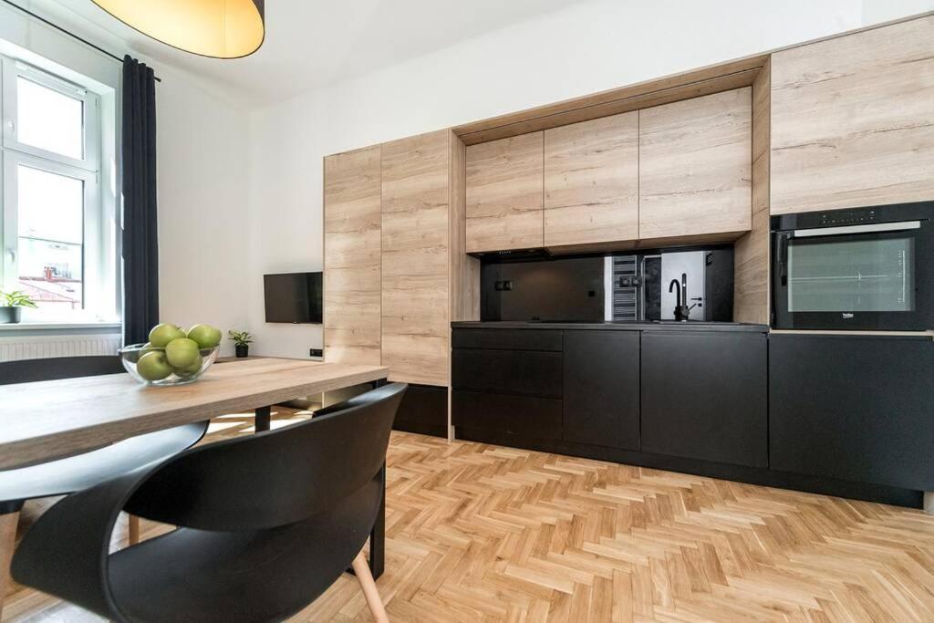 Apartament Matejki E Bielsko-Biala Bagian luar foto