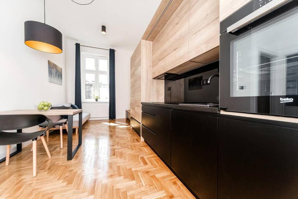 Apartament Matejki E Bielsko-Biala Bagian luar foto